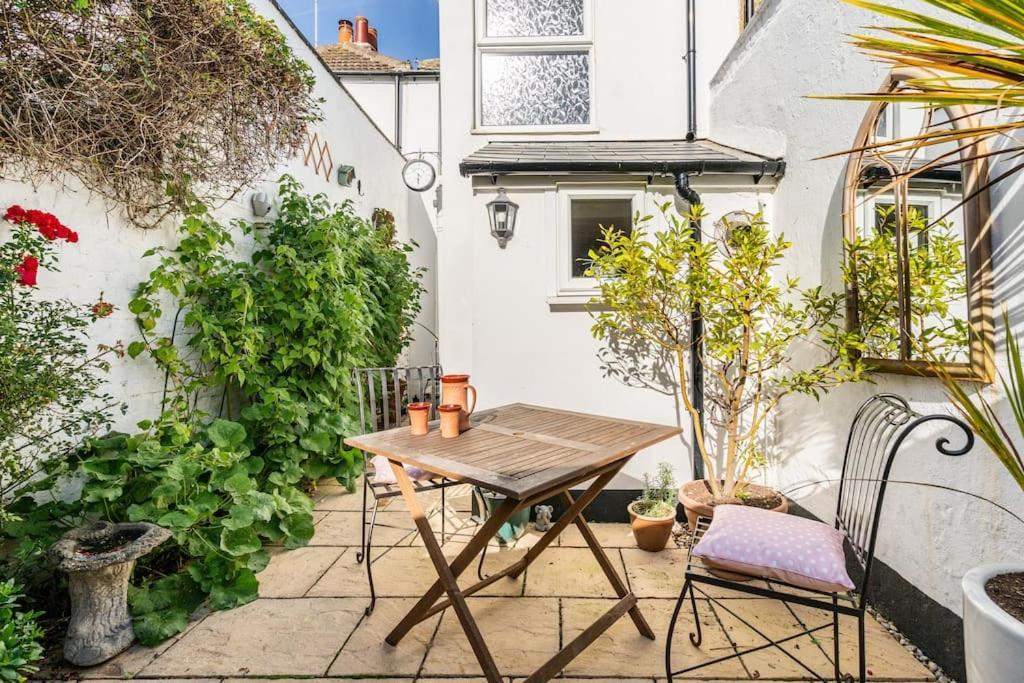 Bijou Cottage Deal Exterior photo